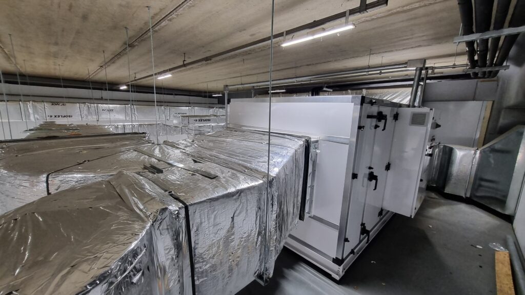 Projeto e instalação de sistema de HVAC em sala limpa para manuseio de produtos alimentícios.